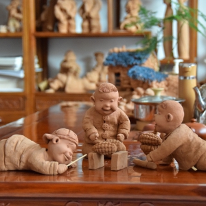 泥塑作品:烤玉米的娃娃系列
