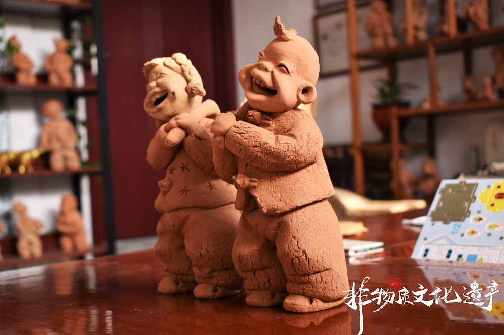 泥塑作品：做农活的童娃（非物质文化遗产）